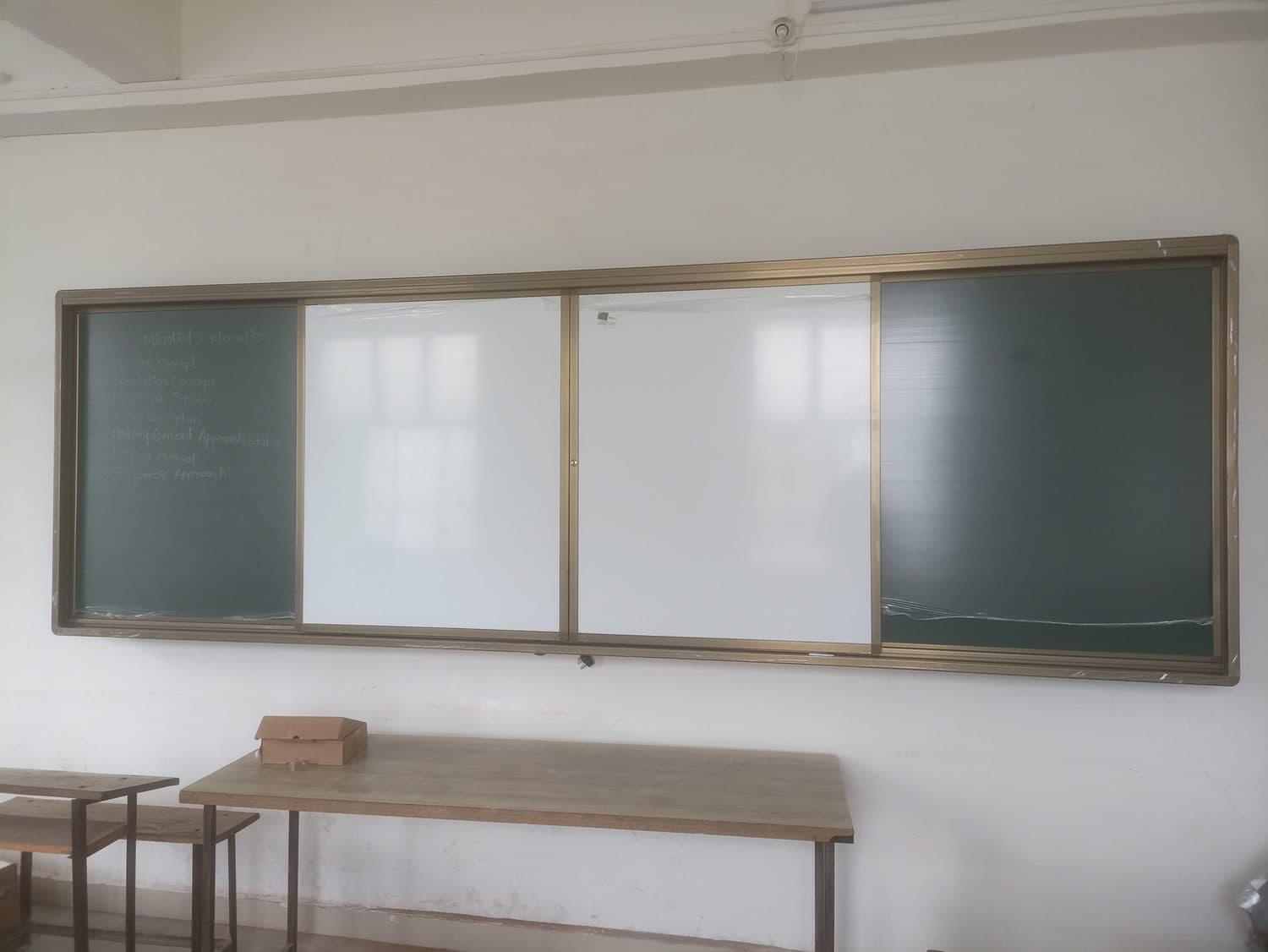 Four-panel sliding board, finished classroom