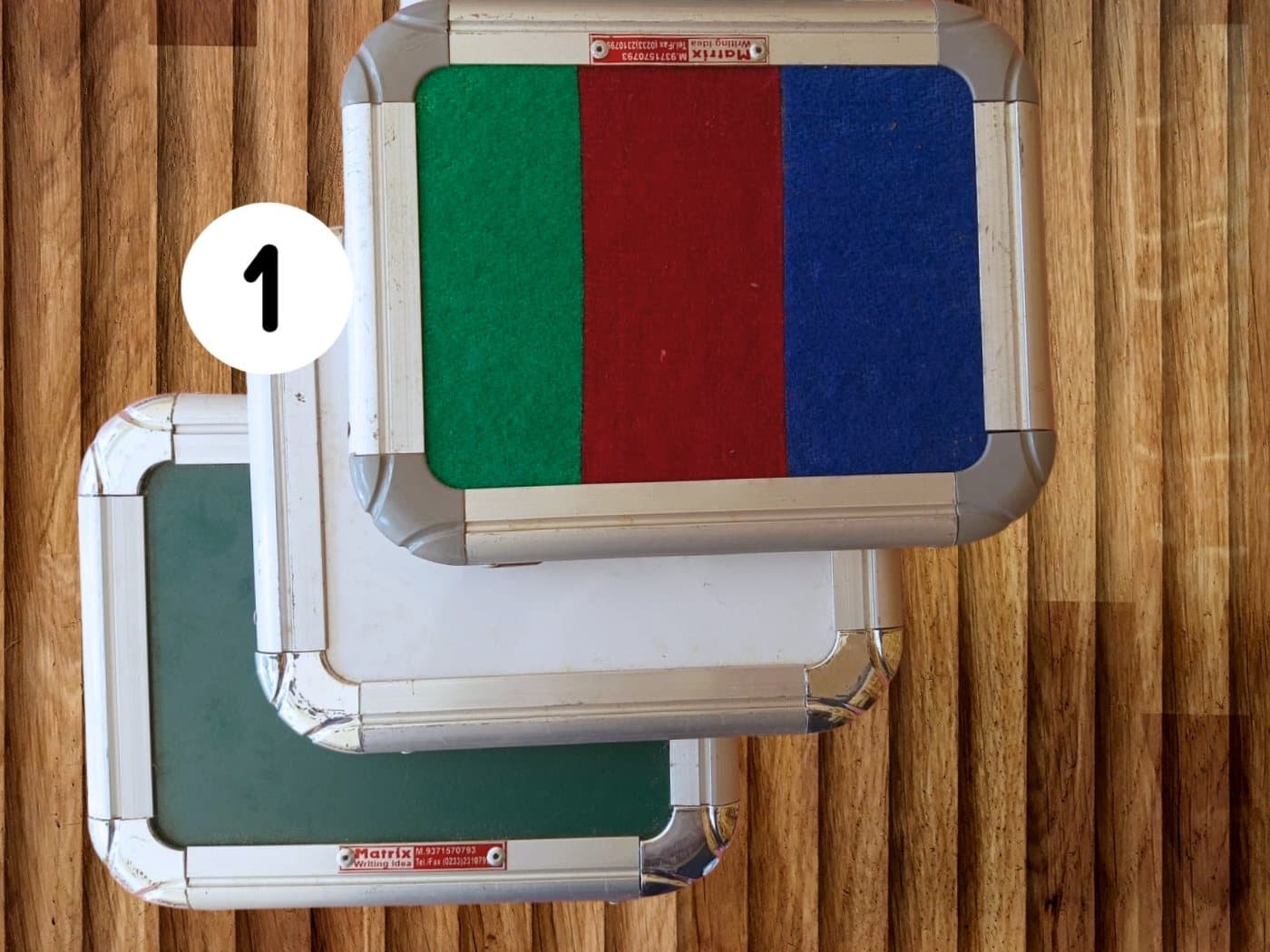 Multi-colour felt display board